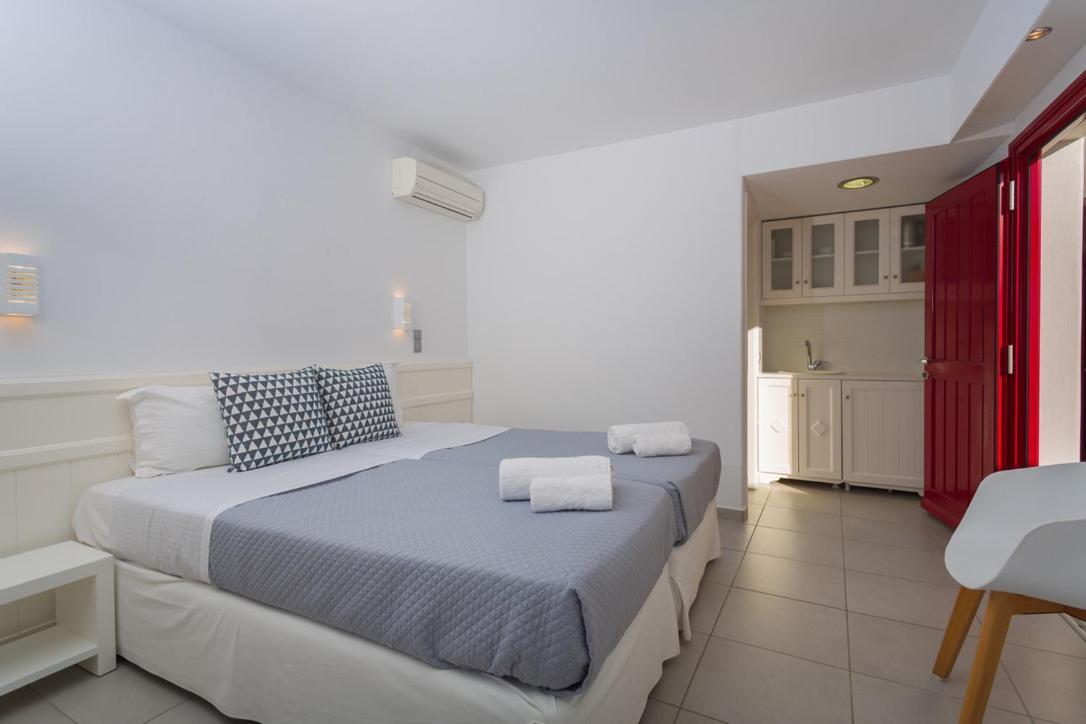 Katerina Mare Aparthotel เนาซา ภายนอก รูปภาพ